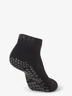 New YOGAMA02 Base 33 Low Rise Grip Socks - Black