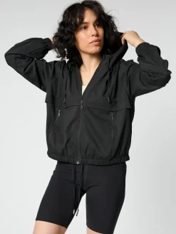 Clearance EASEDK01 Girlfriend Collective Allie Hooded Windbreaker - Black