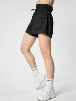 New EASEDK01 Girlfriend Collective Cora Pocket Shorts - Black