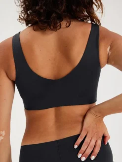 EASEDK01 Girlfriend Collective Scoop Neck Bralette - Raven