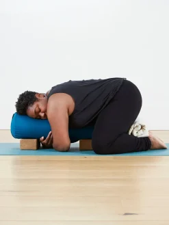 MACMIL01 Rest + Calm: Gentle yoga and mindful practices to nurture and restore yourself