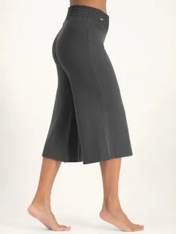 URBANG01 Urban Goddess Flow Capri Yoga Pants - Ash