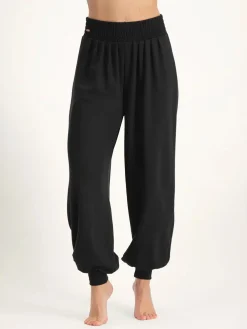 Clearance URBANG01 Urban Goddess Jaya Harem Yoga Pants - Onyx Black