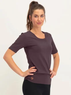 Discount URBANG01 Urban Goddess Kami Yoga Tee - Berry
